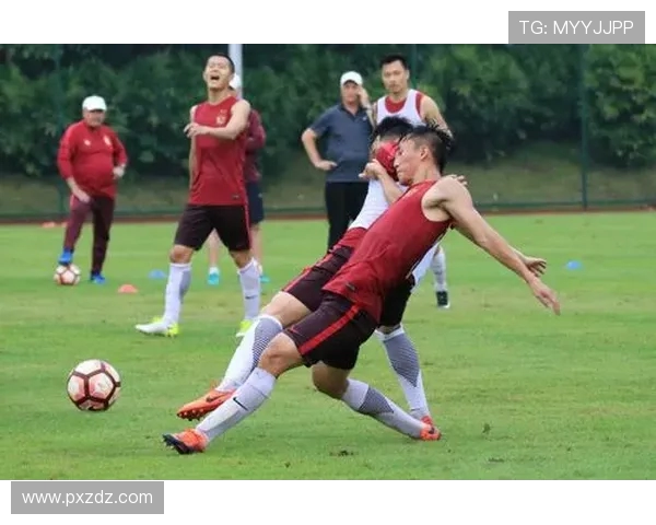 东方与恒大球迷激情对抗视频精彩回顾展现足球文化的碰撞与热情